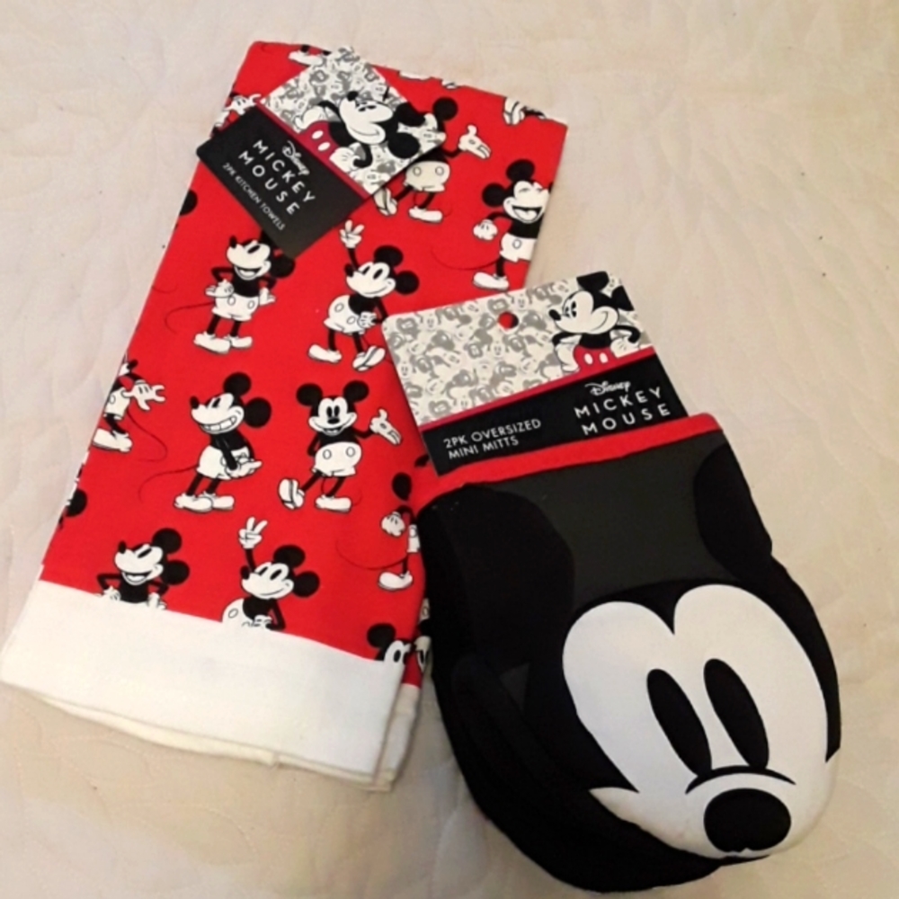 DISNEY MICKEY MOUSE KITCHEN TOWELS & OVEN MITTS